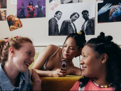 Jovens abandonam APPs de relacionamento