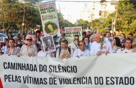 Caminhada do Silêncio reuniu familiares de pessoas torturadas na ditadura