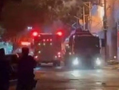 Fábrica de mesas de sinuca pega fogo no Brás