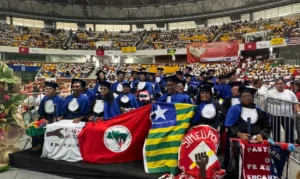 Formatura em Recife celebra alfabetizados em programa social
