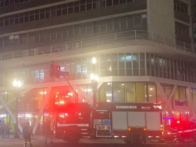 Após 52 anos, Edifício Andraus volta a pegar fogo no centro de São Paulo
