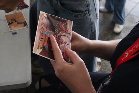 Detalhe de fotografia trabalhada com bordado | Foto: Isadora Leocardio