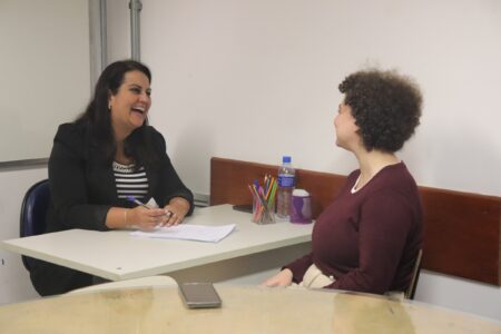 Dinâmicas de simulação de entrevistas entusiasma alunos na Semana da Comunicação