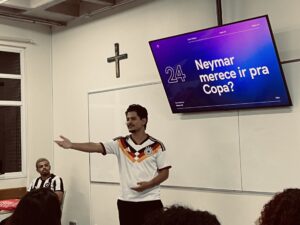 Vitinho apresenta palestra esportiva na FAPCOM