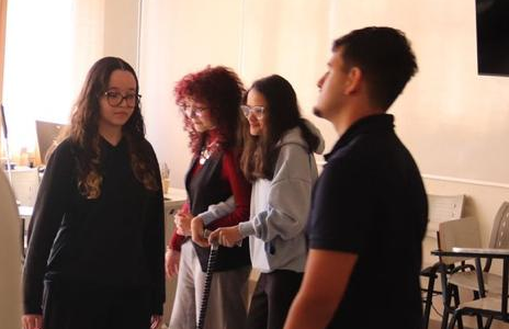 Do palco para a vida: como o teatro transforma a comunicação e a identidade