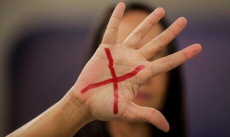 ‘A sociedade não pode tolerar que mulheres sejam caladas’, diz sobrevivente de tentativa de feminicídio