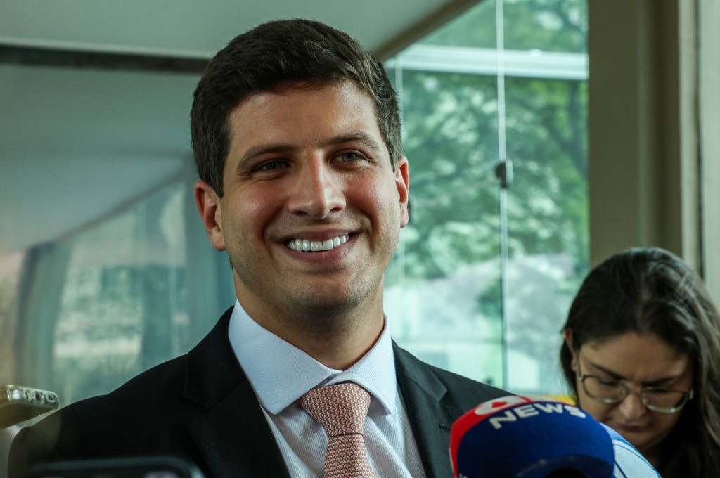 Campos lidera para o governo de Pernambuco