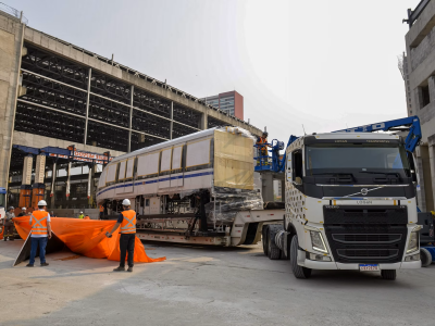 Com expectativa de 90 mil passageiros, primeiro trem da Linha 17-Ouro chega em São Paulo