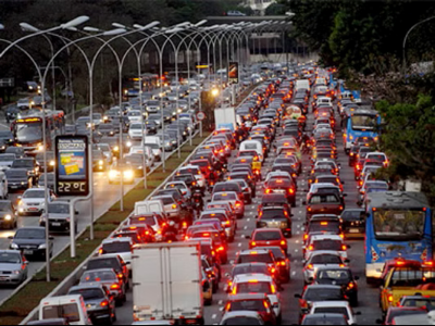 Trânsito intenso de SP marca fim de feriado