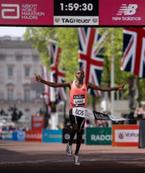 Maratonistas batem recordes históricos na Maratona de Londres