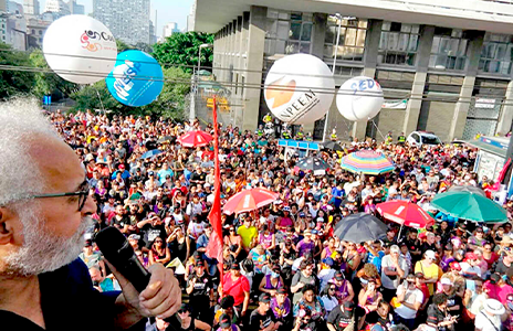 Professores de SP mantêm greve por um aumento mais justo