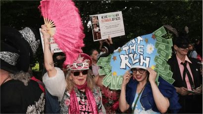 Met Gala 26 traz grandes nomes e protesto contra Bezos