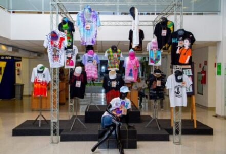 Jovens da Fundação Casa criam coleção de camisa e boné